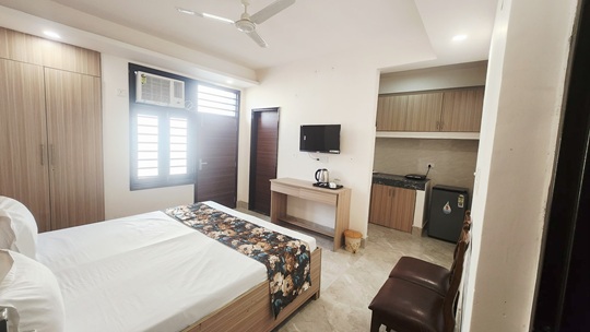 Fully furnished PG room near Delhi Airport