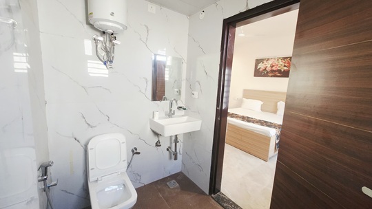 Fully furnished PG room near Delhi Airport
