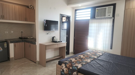 Fully furnished PG room near Delhi Airport